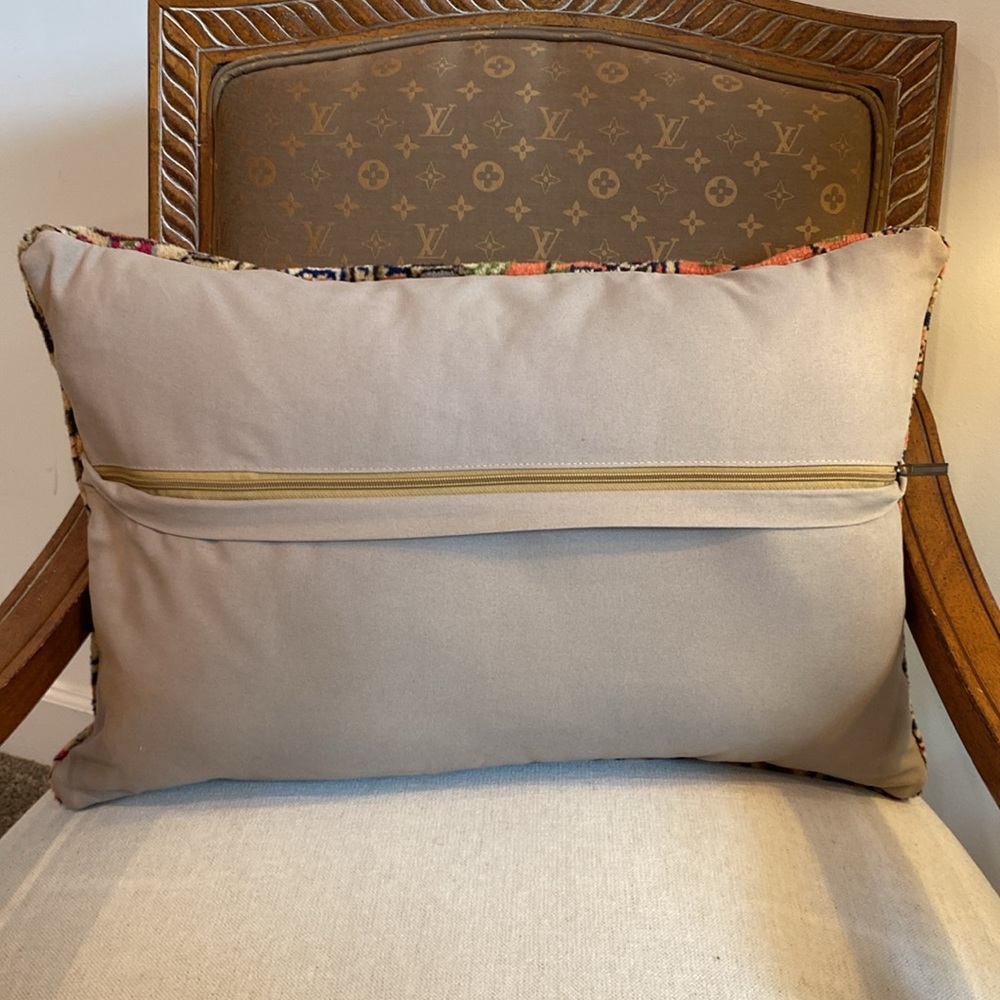 Vintage 1950s Anatolian Tapestry Rug Pillow Vespucci Rug Style Kilim Rug Pillows - Picture 3 of 6